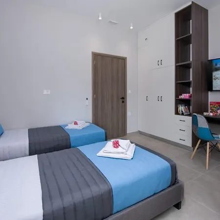 Luxury Eva-mari With Jacuzzi, 50m From The Villa *