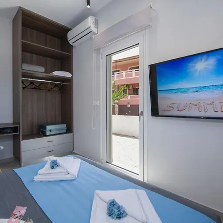 Luxury Eva-mari With Jacuzzi, 50m From The Villa Stalos