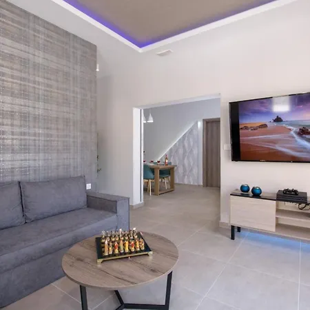 Villa Luxury Eva-mari With Jacuzzi, 50m From The *