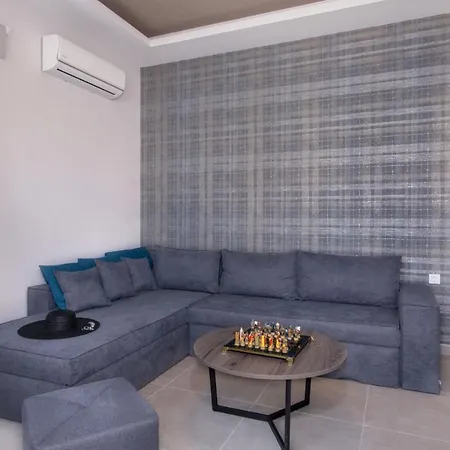 Villa Luxury Eva-mari With Jacuzzi, 50m From The