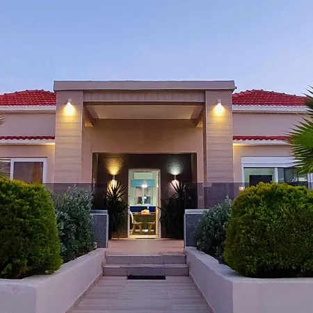 Luxury Eva-mari With Jacuzzi, 50m From The Villa *